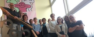 Teamfoto auf der Treppe